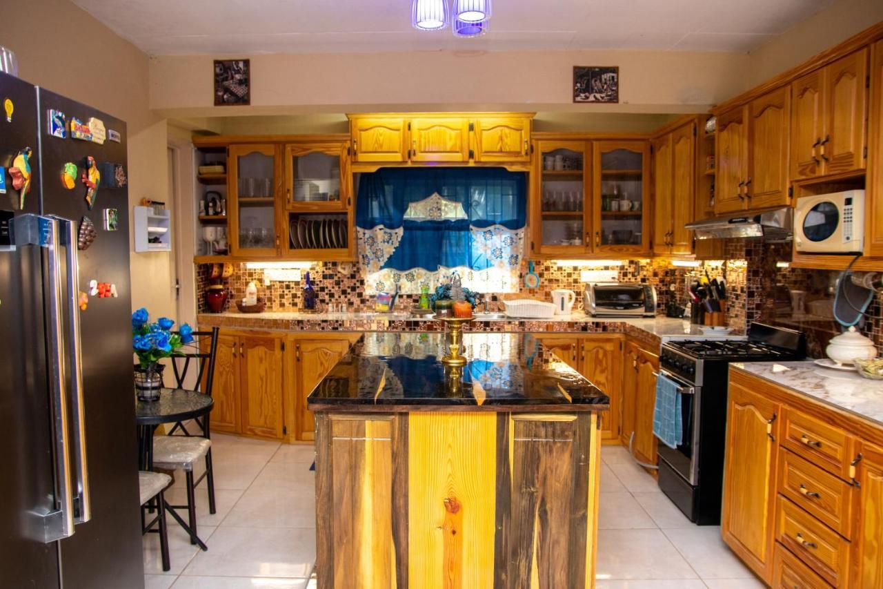 Pri Guest House Arnos Vale ภายนอก รูปภาพ