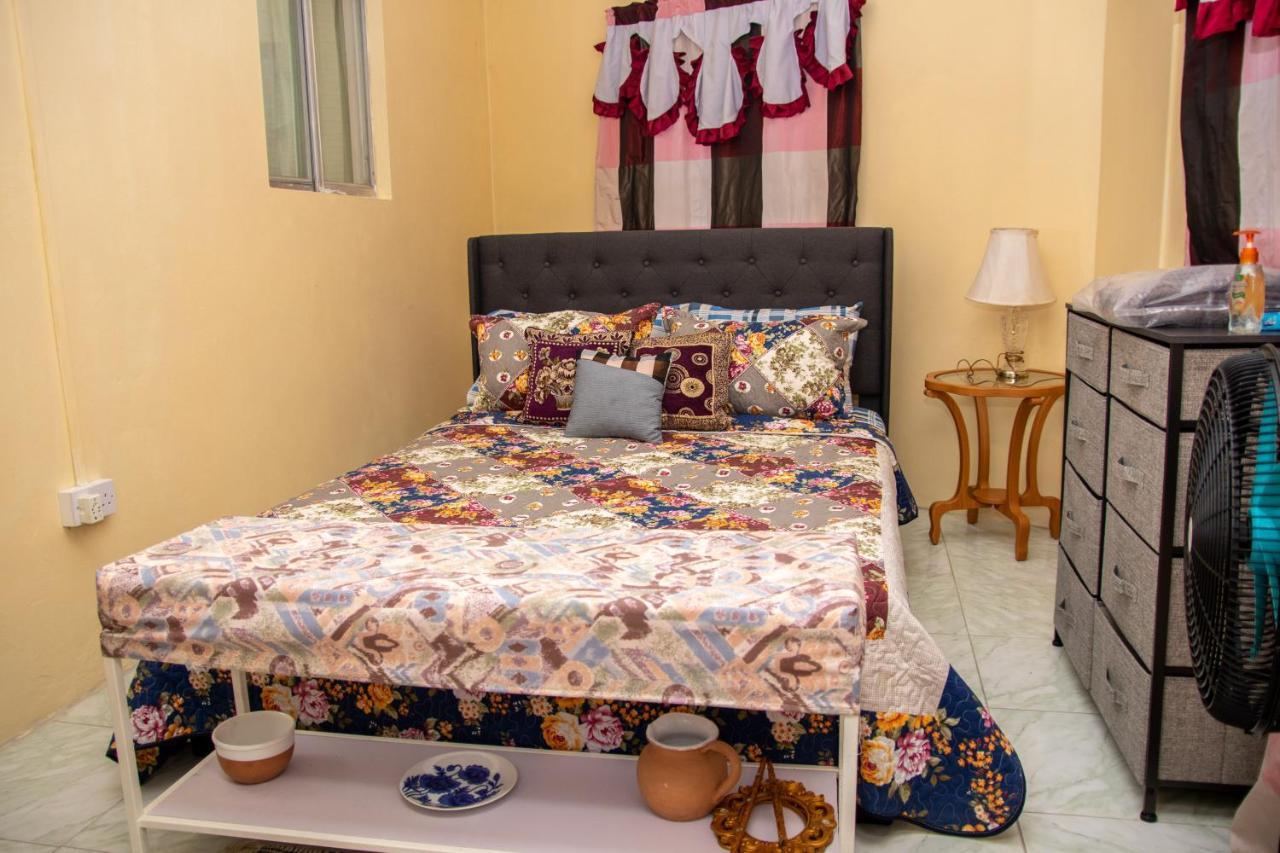 Pri Guest House Arnos Vale ภายนอก รูปภาพ