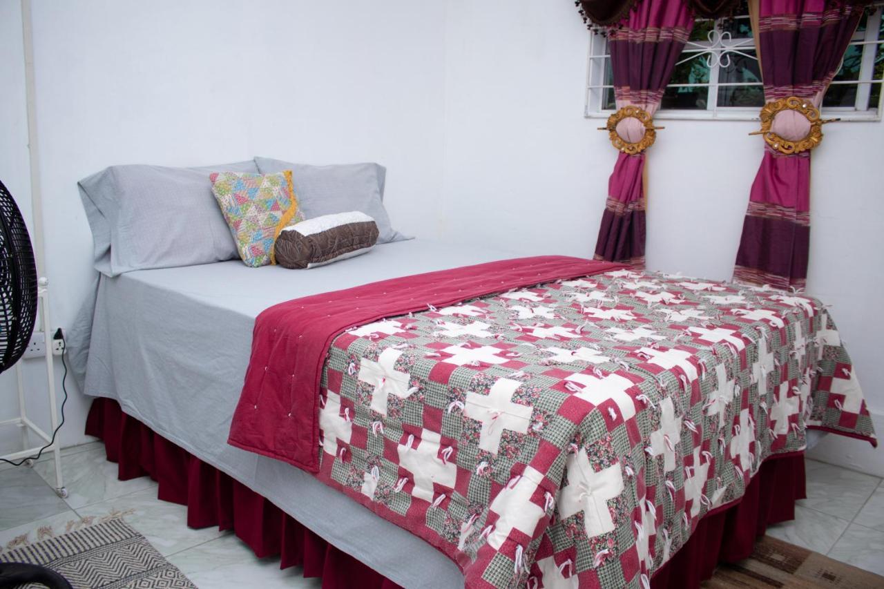 Pri Guest House Arnos Vale ภายนอก รูปภาพ